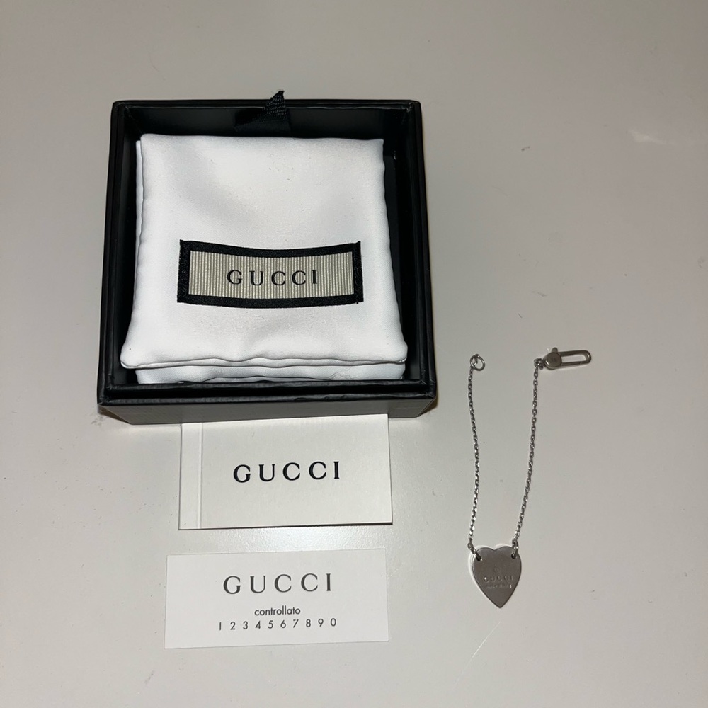 Gucci Silver Heart Pendant Bracelet - Picture 8 of 8